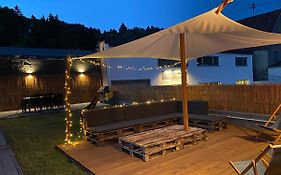 Nuerburgring Industrial Design House, Grosser Garten, Bbq